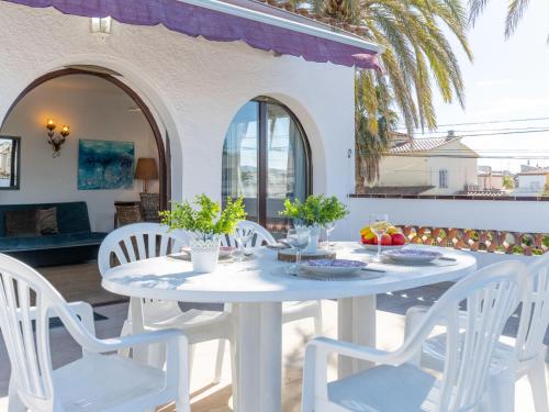 Et opholdsområde på Apartment Melrose place-3 by Interhome