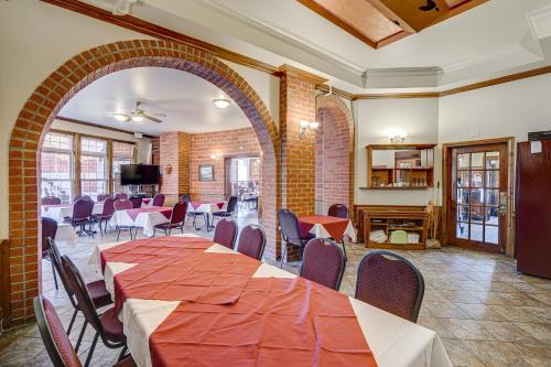 Restaurant ou autre lieu de restauration dans l'établissement Le Grand Hôtel