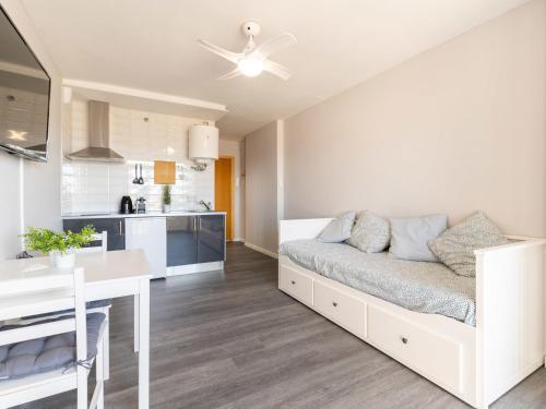 Kuchyňa alebo kuchynka v ubytovaní Studio Miami by Interhome