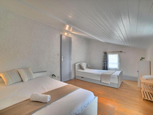 Postel nebo postele na pokoji v ubytování Holiday Home Résidence La Grande Baie by Interhome