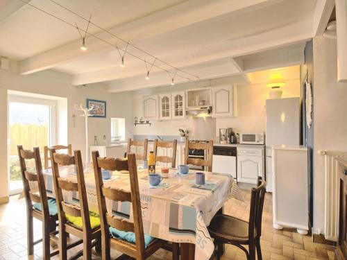 Kuchyňa alebo kuchynka v ubytovaní Holiday Home L'écrin du Pêcheur by Interhome