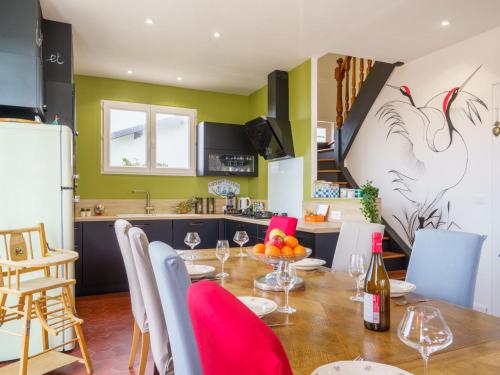 Nápoje v ubytovaní Holiday Home Milady II by Interhome