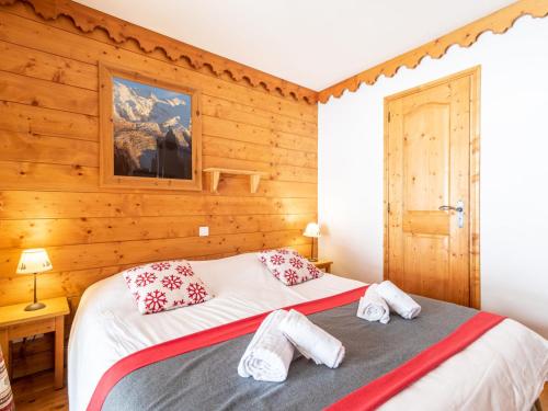 Posteľ alebo postele v izbe v ubytovaní Apartment Ecrin des Neiges - Val Claret-3 by Interhome