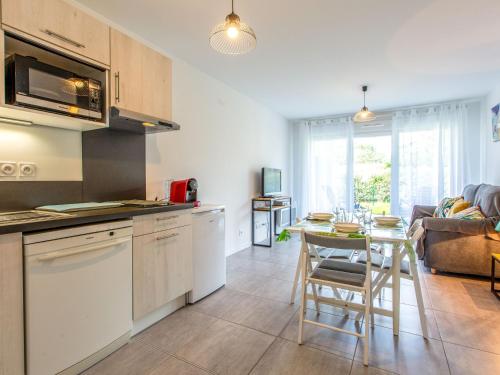 Kuchyň nebo kuchyňský kout v ubytování Apartment Cap Aréa by Interhome
