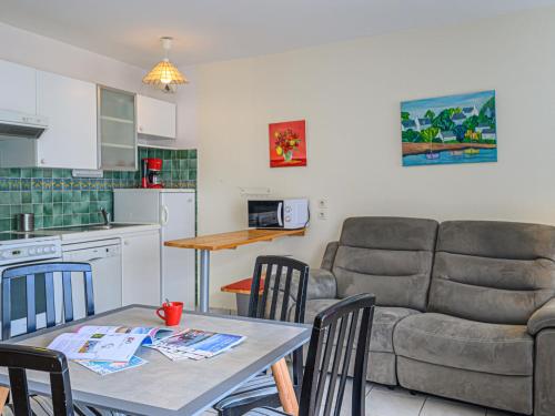 Η κουζίνα ή μικρή κουζίνα στο Apartment Le Galion by Interhome