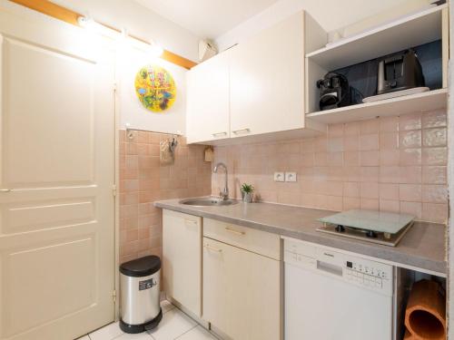 Apartment Le chant de la mer-1 by Interhome