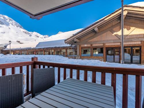 Apartment Ecrin des Neiges - Val Claret-2 by Interhome