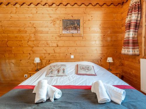 Posteľ alebo postele v izbe v ubytovaní Apartment Ecrin des Neiges - Val Claret-2 by Interhome