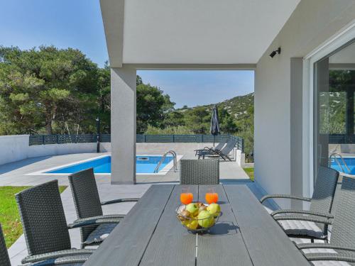 Πισίνα στο ή κοντά στο Holiday Home Gušt by Interhome