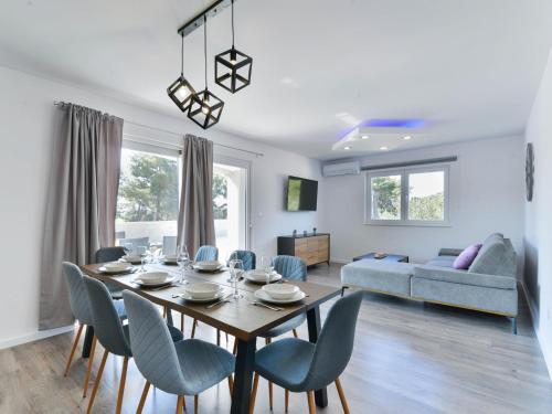 Χώρος καθιστικού στο Holiday Home Gušt by Interhome