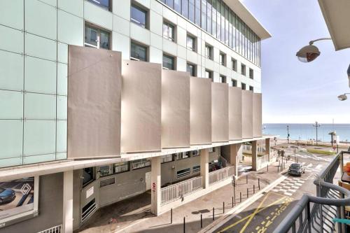 L29 Lenval beach at 1min walk to Sea front AC Balcony