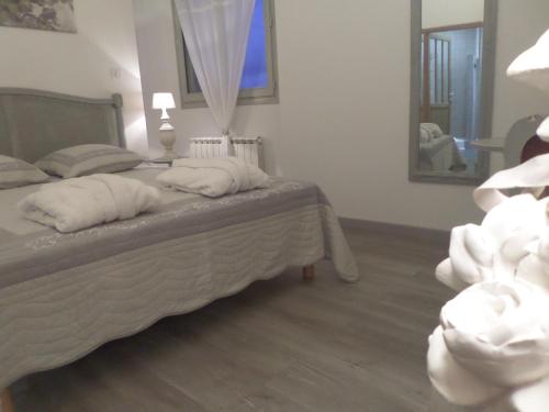 Ein Bett oder Betten in einem Zimmer der Unterkunft Chambres d'Hôtes L'Escale