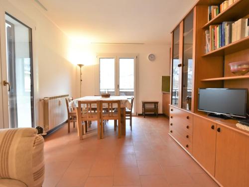 Μια τηλεόραση ή/και κέντρο ψυχαγωγίας στο Apartment Stefania by Interhome