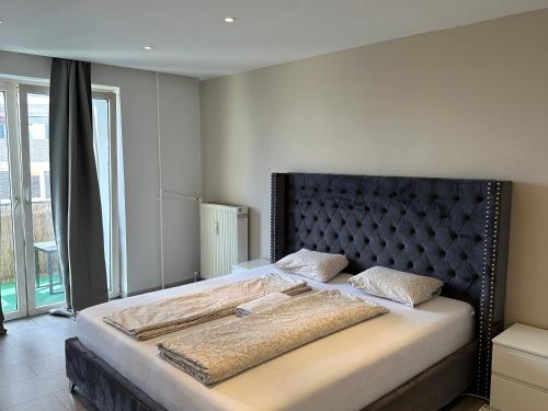 Ein Bett oder Betten in einem Zimmer der Unterkunft Cozy room with a balcony in Linz