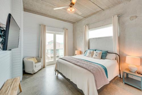 1 dormitorio con cama y ventana grande en Stunning Port Aransas Beach House with Pool!, en Port Aransas