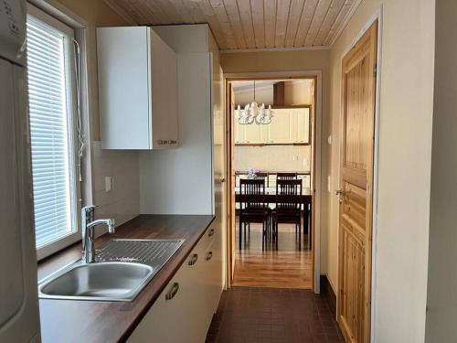 Kuchyň nebo kuchyňský kout v ubytování Villa Aleksandra, LaatuLomat