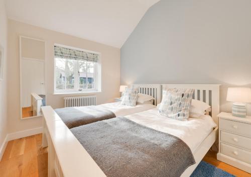 a bedroom with two beds and a window at Sundial Lodge in Wilby