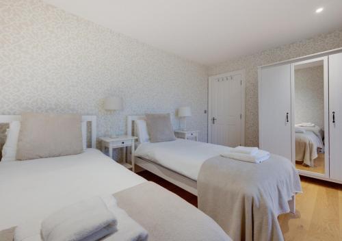 En eller flere senge i et værelse på The Cannons