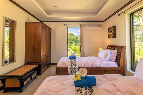 Postel nebo postele na pokoji v ubytování Garden bungalows 3br with private pool