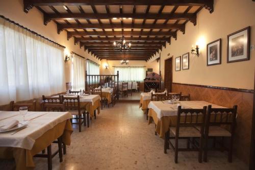 Un restaurante o sitio para comer en Hotel Catalán Puerto Real