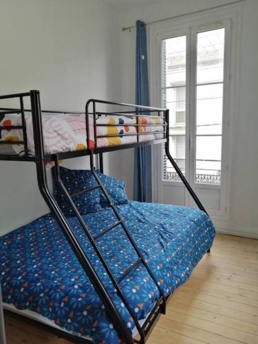 a bunk bed in a room with a window at Le Victor Hugo - Hyper centre in Dieppe