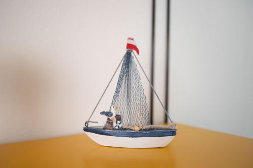 a small toy boat sitting on top of a table at Appartamento Profumo di Mare in Marina di Ragusa