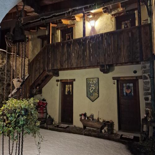 a house with a wooden balcony and a table at B&B Santa Brigida in Santa Brigida