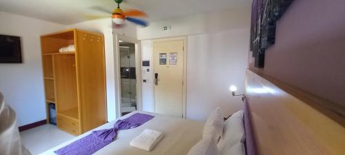 Postel nebo postele na pokoji v ubytování Hotel Belvedere Mindelo, Cabo Verde
