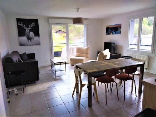 a living room with a dining room table and chairs at Thermalines in Saint-Gervais-les-Bains