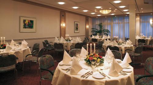 En restaurant eller et andet spisested på Hotel Zum Schiff