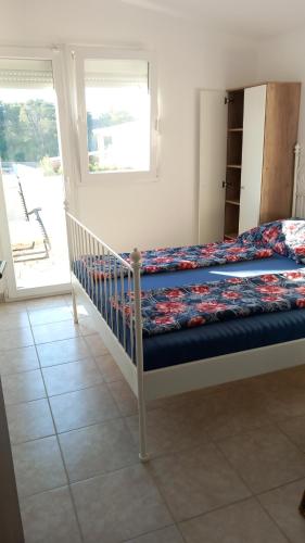 Postel nebo postele na pokoji v ubytování Familien Ferienhaus Vir Croatia 150m Strand Restaurant Einkaufen