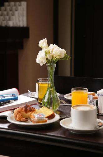 Makanan di atau berdekatan hotel