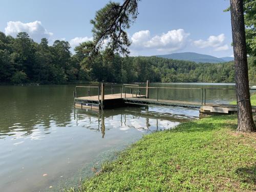 Lakefront, Beautiful Mountain Views! – Photos 4