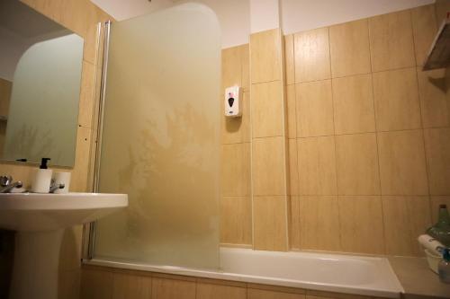 a bathroom with a shower and a sink at Primor Serra AL in Covilhã