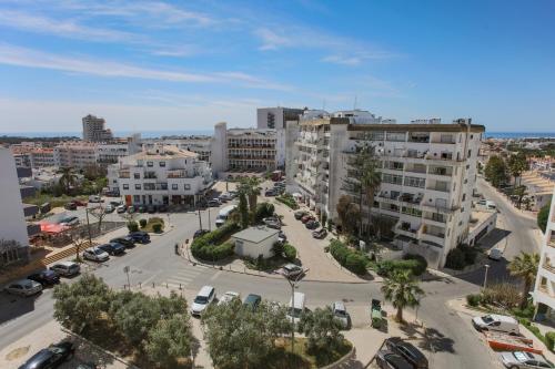 Go4Portugal - Dinis - Luxe Condo with Pool, Airco, Seaview with two Balcony