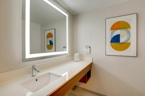 Holiday Inn Express I-95 Capitol Beltway - Largo, an IHG Hotel Image