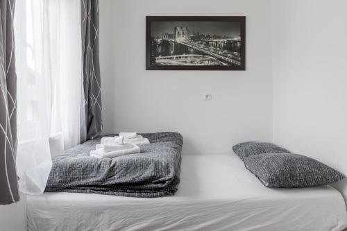 City Center Studio with Private Parking