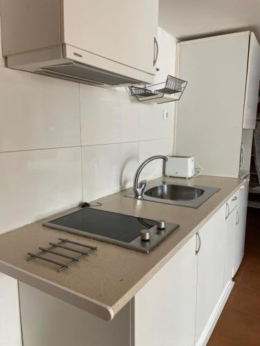 a kitchen with a sink and a counter top at Apartamento Valencia in Catarroja