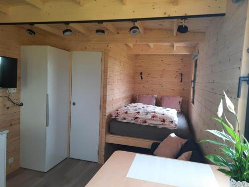 Letto o letti in una camera di La roulotte de Soiron