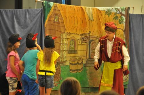 a group of children standing in front of a painting at Ośrodek Wypoczynkowy Wielki Błękit in Łukęcin