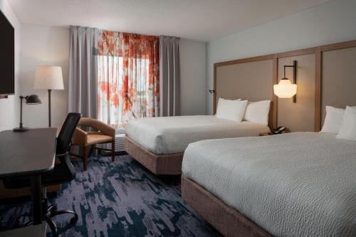 a hotel room with two beds and a desk at Fairfield by Marriott Fort Walton Beach-Eglin AFB in Shalimar
