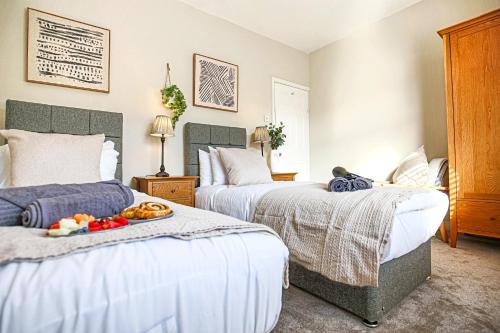 Postelja oz. postelje v sobi nastanitve Two Bedroom Home in Northampton by HP Accommodation - Free Parking & WiFi