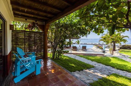 Casa Manzanillo - Bay Room - Ocean Front Room at Exceptional Beach Front Location