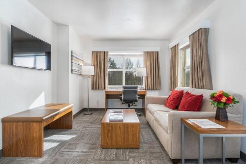 a living room with a couch and a table at Marshall Suites in Bainbridge