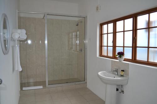 Ένα μπάνιο στο Mokorro Hotel