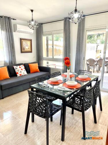 a living room with a table and chairs and a couch at APARTBEACH GREEN RELAX MUY LUMINOSO JUNTO PLAYA y BARBACOA in Salou