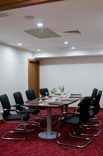 a conference room with a table and chairs at Notte Hotel in Ankara
