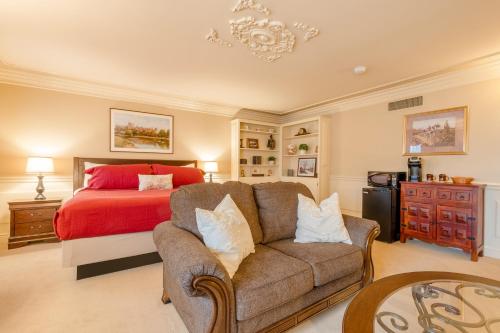 a living room with a couch and a bed at Red Coach Inn in Niagara Falls