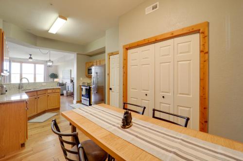 Φωτογραφία από το άλμπουμ του 36 Mi to Asheville Mtn-View Home in Burnsville! σε Burnsville