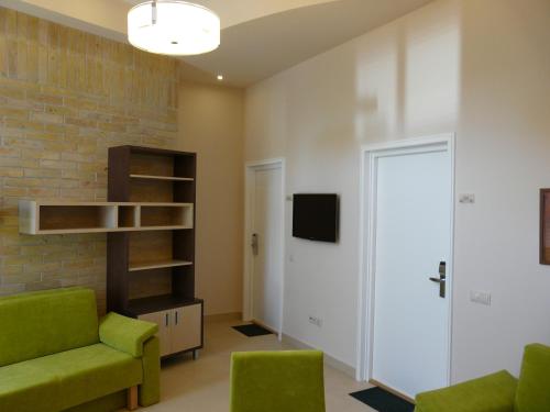 Μια τηλεόραση ή/και κέντρο ψυχαγωγίας στο Soleil Apartman Szeged